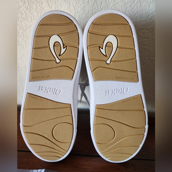 OluKai Hā‘upu Women’s Full-Grain Leather Sneakers - Picture 6 of 7